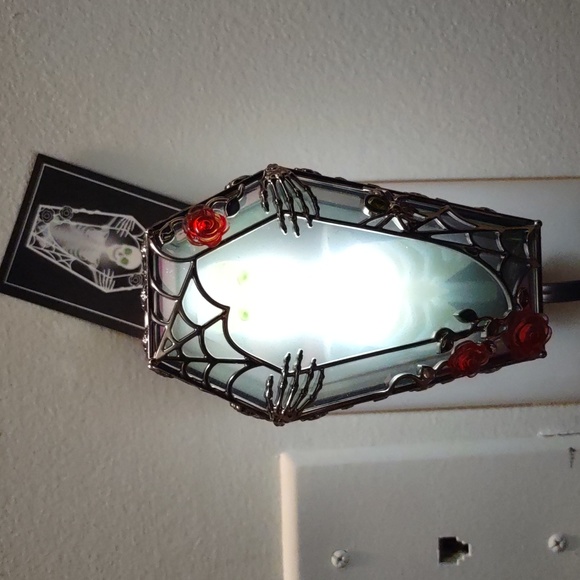 Skeleton Coffin Light Up Wallflower Plugin Bath & Body Works Halloween Decor - Picture 8 of 16